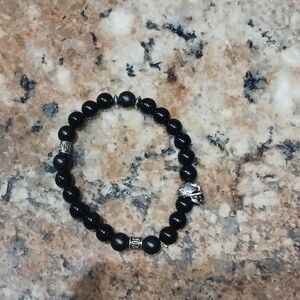 Men's Black & Silver Beaded Skull Stretch Bracelet.